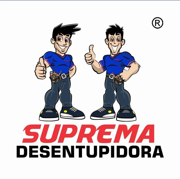 Técnico da Suprema Desentupidora uniformizado e identificado no Rio de Janeiro em Nova Friburgo, Rio de Janeiro